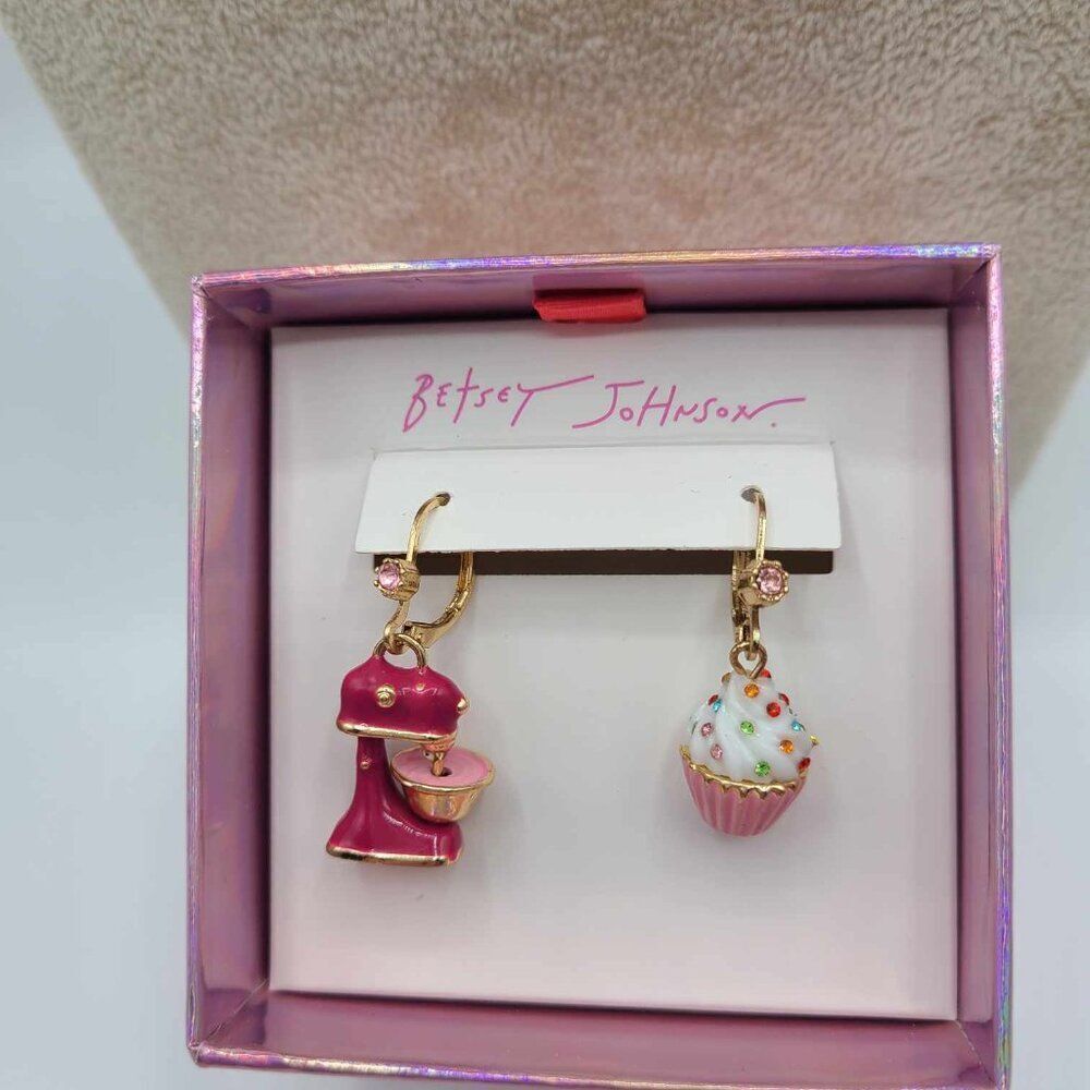 Betsey Johnson Cup Cake Mixer Mis Match Earrings NWT! NEW! - Picture 8 of 8
